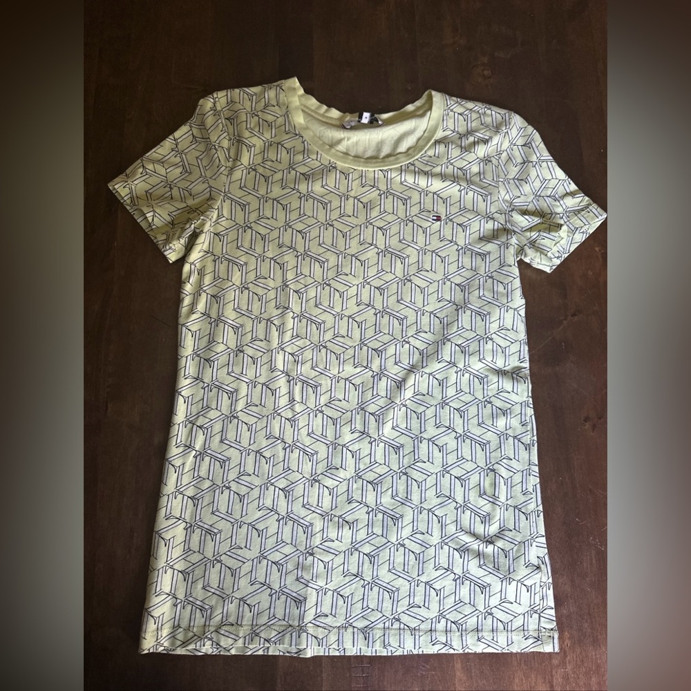 Tommy Hilfiger Tee T Shirt Womens M Medium Pattern Logo Short Sleeve Artsy